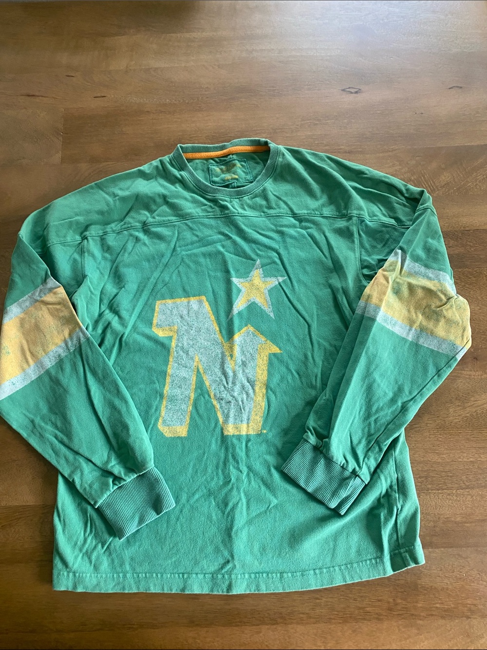 Official NHL Northstars cotton vintage style Wright & Ditson long sleeve shirt